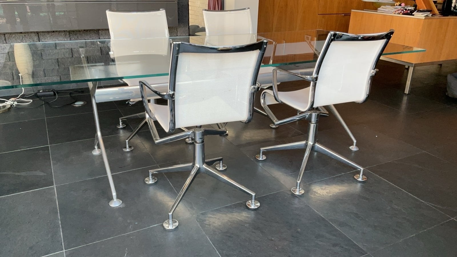 Alias Italiaanse design glastafel met 4 draaistoelen, Ophalen, Kunststof, Gebruikt, Vijf personen of meer