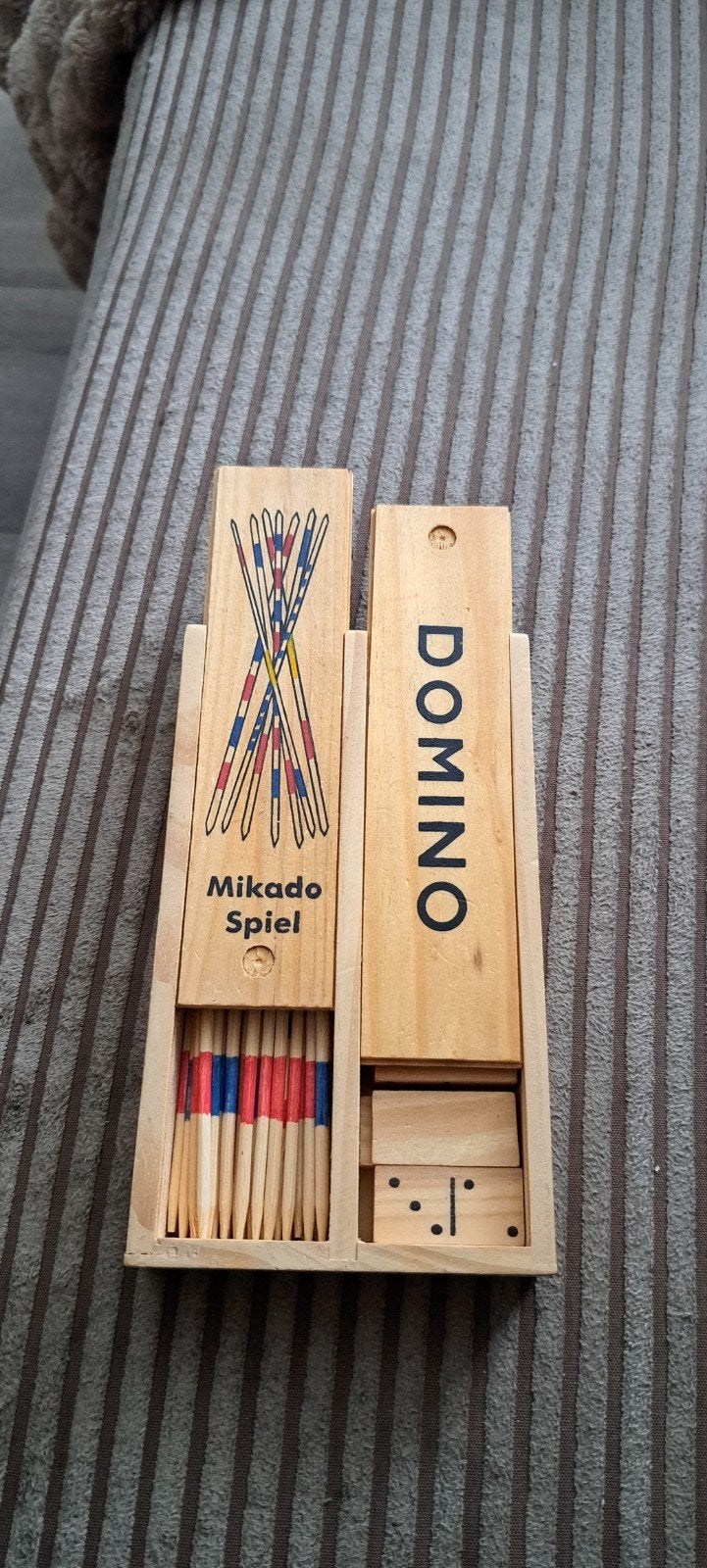 Houten kistje met domino en mikado, Ophalen of Verzenden