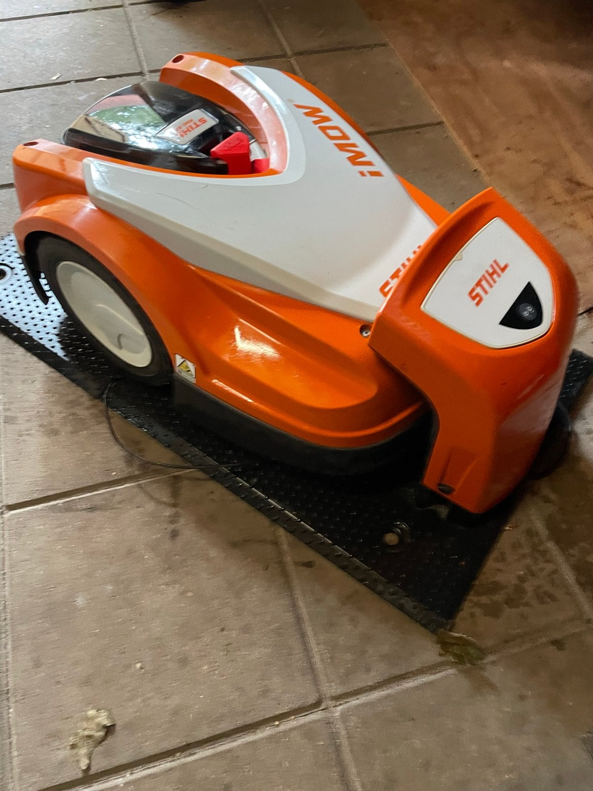 Foto 3 van Stihl iMow RMI 422 P robotmaaier - zo goed als nieuw