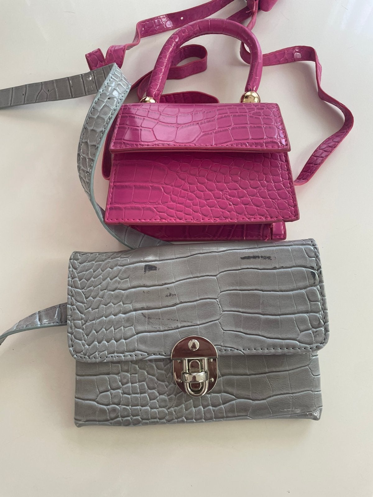 Hvisk 2 nieuwe tasjes in fuschia en grijs, Sieraden, Tassen en Uiterlijk, Tassen | Damestassen, Ophalen of Verzenden, Nieuw, Grijs