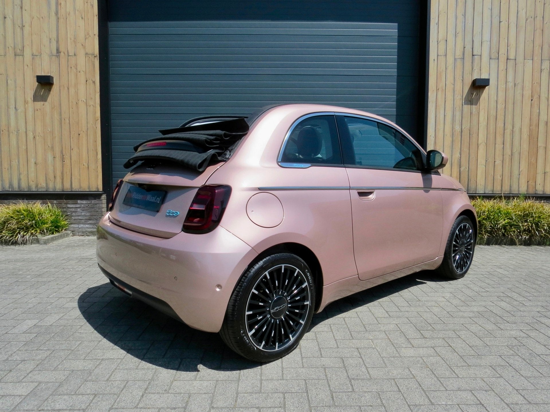 Fiat 500e La Prima cabrio 42 kWh *Carplay *Unieke kleur* JBL, Gebruikt, 118 pk, Overige kleuren, Cabriolet