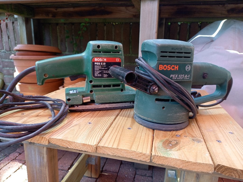 2 Bosch schuurmachines in goede staat ., Ophalen, Zo goed als nieuw, Minder dan 600 watt, Vlakschuurmachine