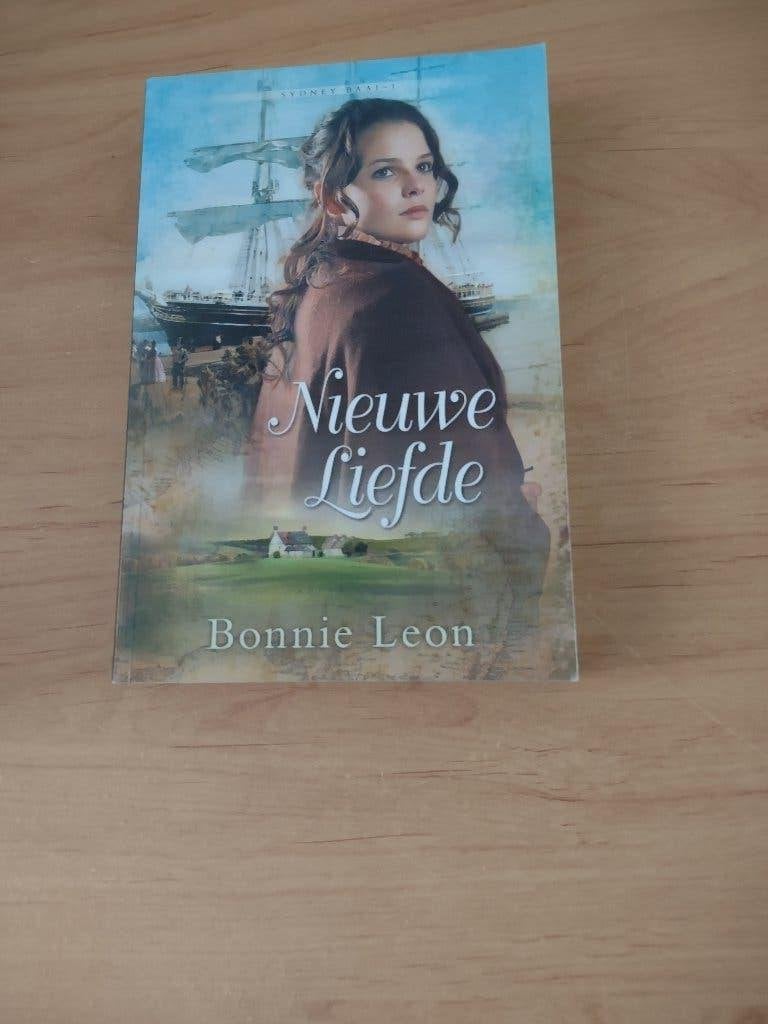 Nieuwe liefde- Bonnie Leon, Boeken, Romans, Zo goed als nieuw, Ophalen of Verzenden
