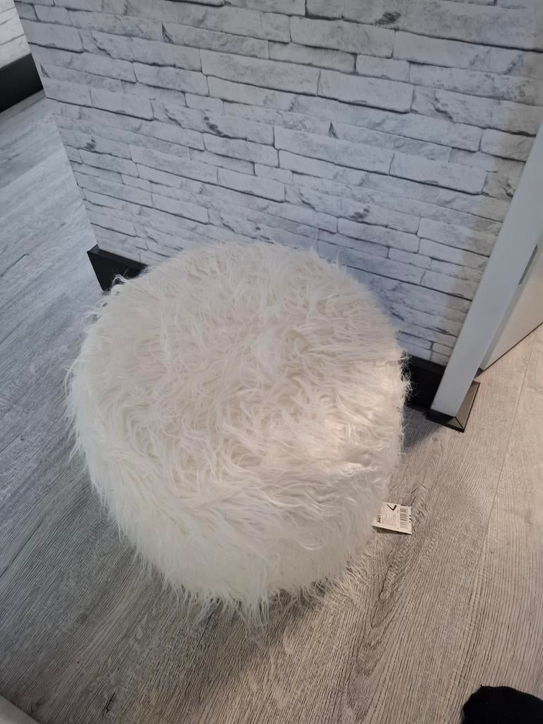 FLUFFY POEF NIEUW, Minder dan 50 cm, Rond, Nieuw, Minder dan 50 cm