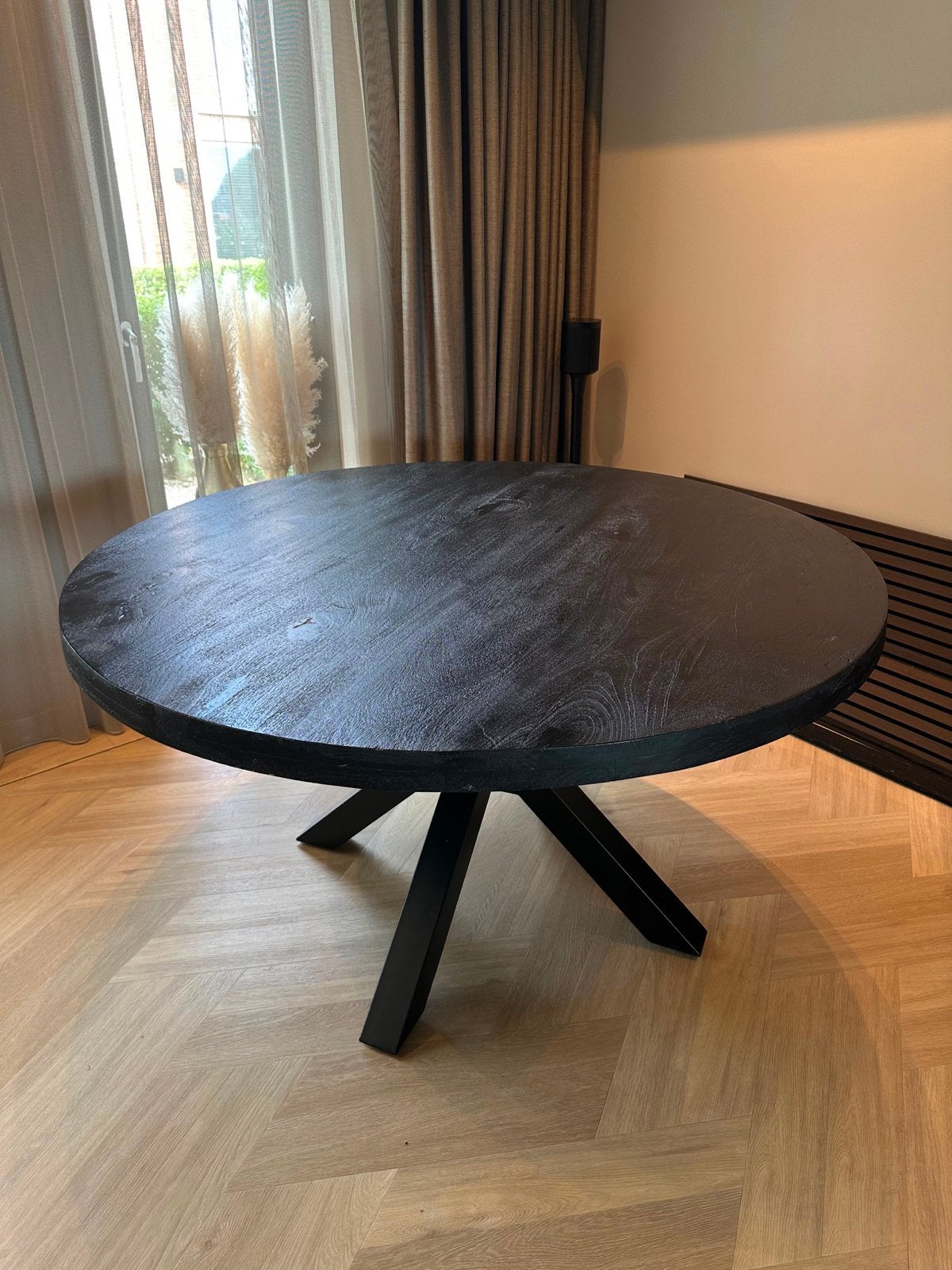 140cm Ronde eettafel zwart hout met stalen onderstel, Ophalen, Gebruikt, 100 tot 150 cm, Rond
