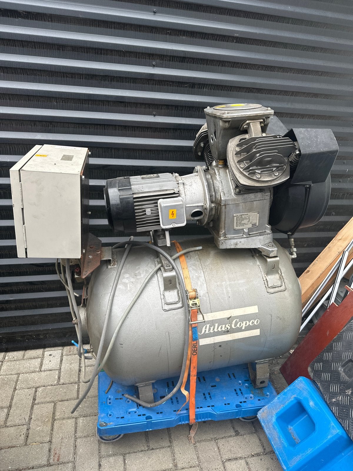 Atlas Copco Luchtcompressor met 10 bar druk, Ophalen, Gebruikt, 400 tot 800 liter/min, 10 bar of meer