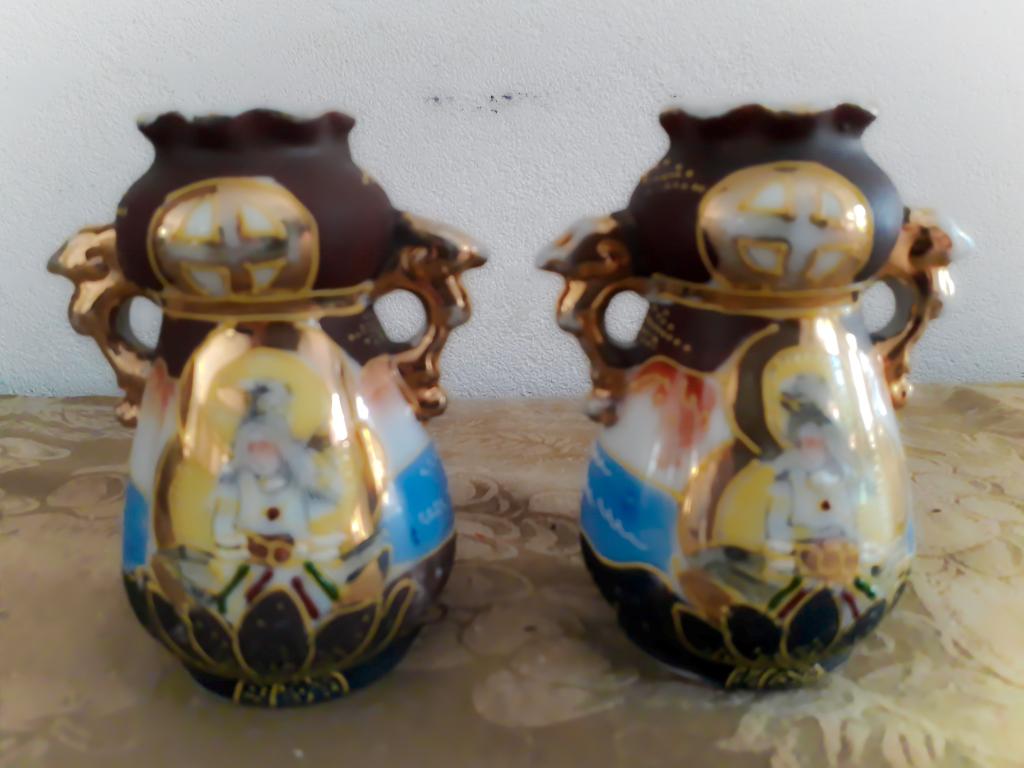 TWEE ANTIEKE JAPANSE SATSUMA  VAASJES, Ophalen of Verzenden