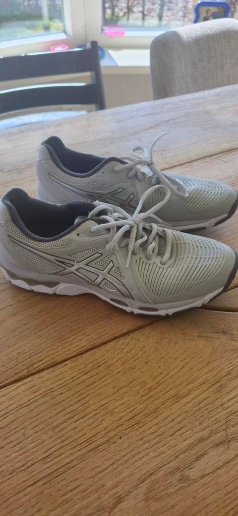 Asics indoorschoenen Maat 40,5, Ophalen of Verzenden, Zo goed als nieuw