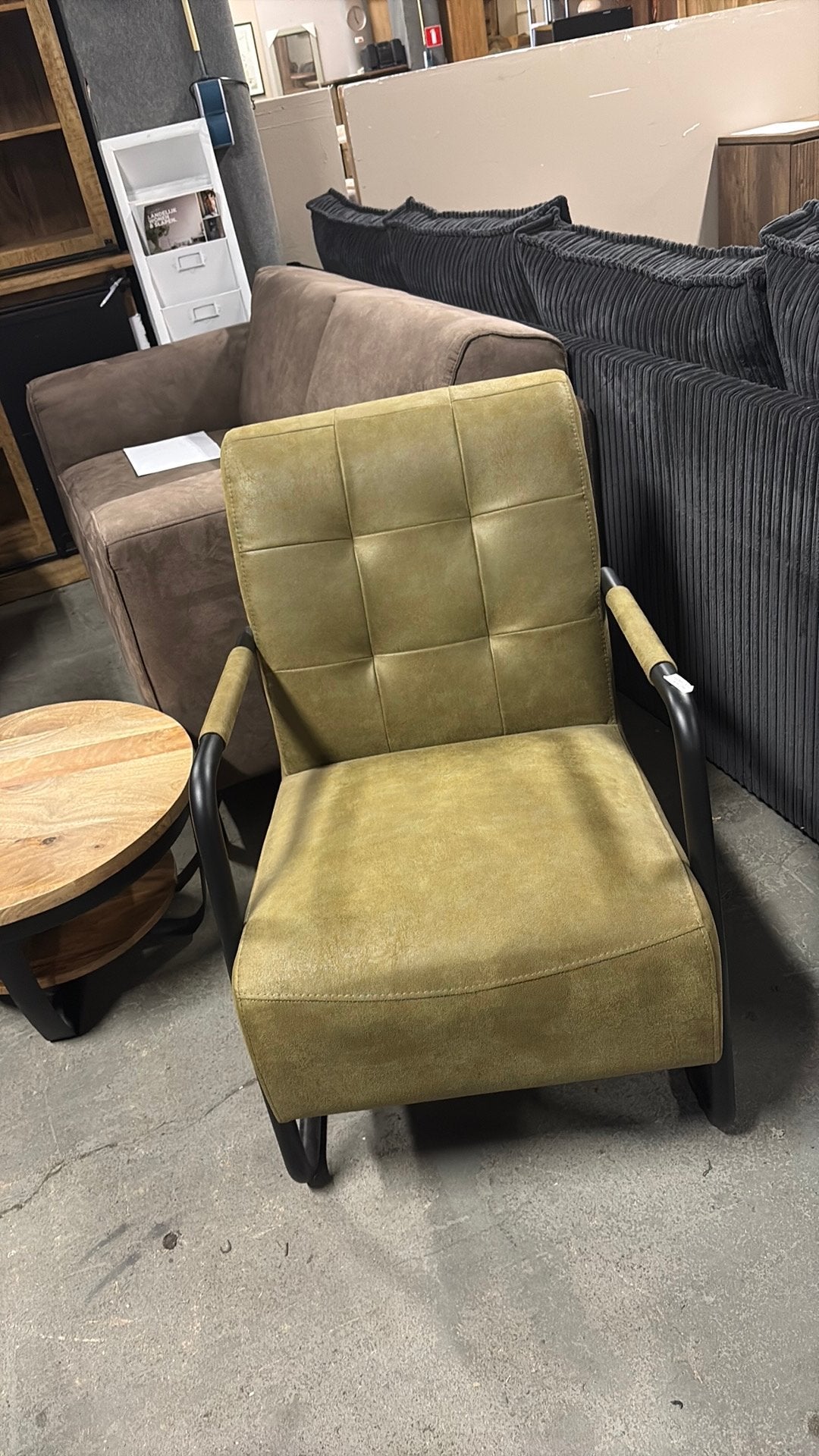 Leegverkoop bij Outletliving in tilburg fauteuils, Ophalen, Outletliving7@gmail.com, Nieuw, 75 tot 100 cm