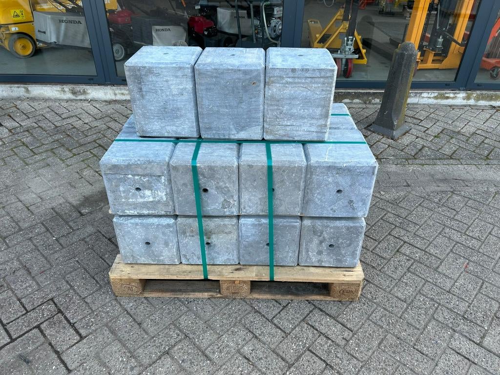 Hardsteen sokkel/hardsteen poer 28x28x33CM 4x facetrand, Ophalen, Nieuw