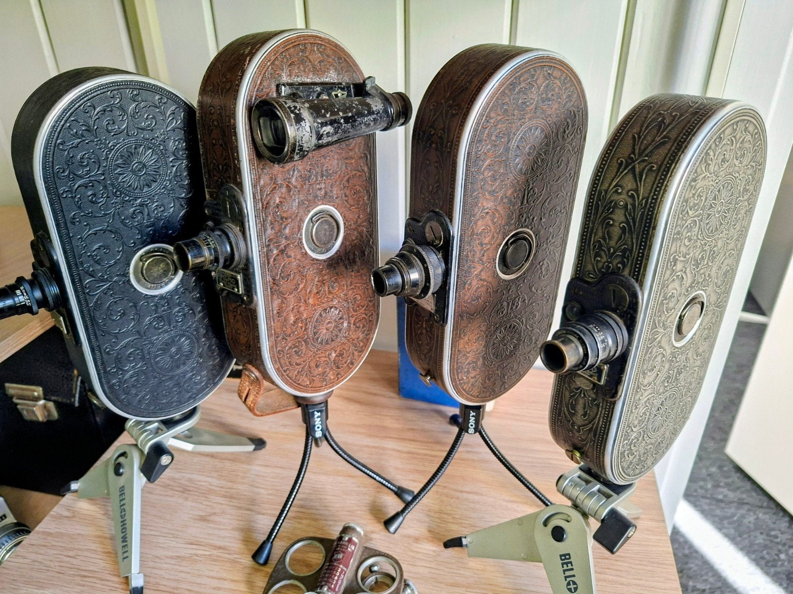 Te koop: 4 16mm filmcamera 's Bell & Howell filmo70, Ophalen