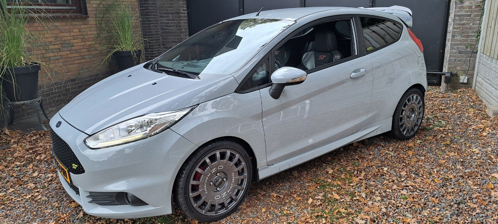 Ford Fiësta 1.6 Ti-vct 147KW 3DR 2016 Grijs, Voorwielaandrijving, 1596 cc, 1063 kg, Zwart