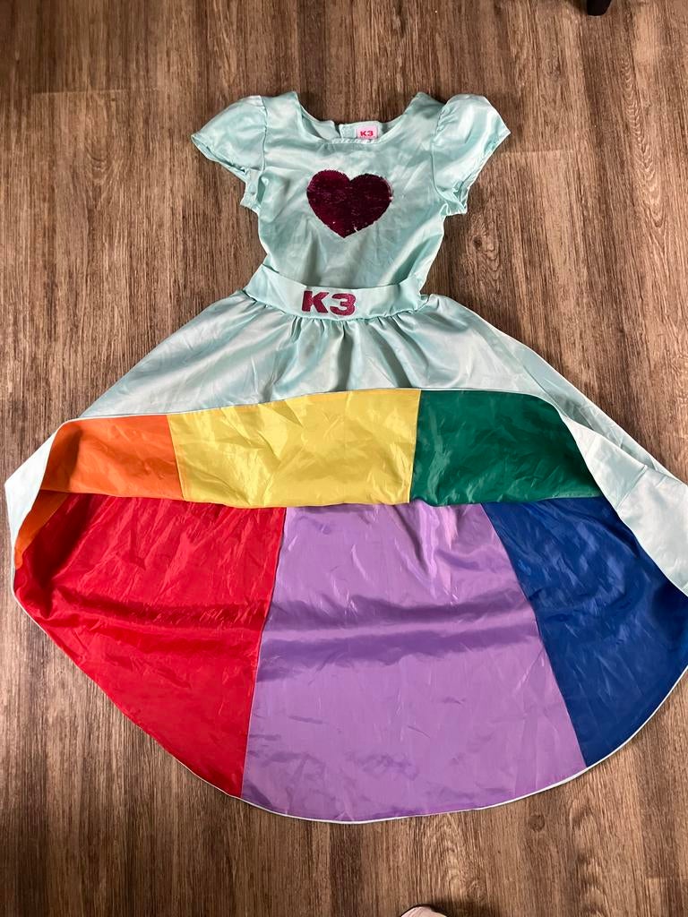 K3 regenboog jurkje 8-10 jaar, Kinderen en Baby's, Carnavalskleding en Verkleedspullen, Ophalen of Verzenden, Zo goed als nieuw