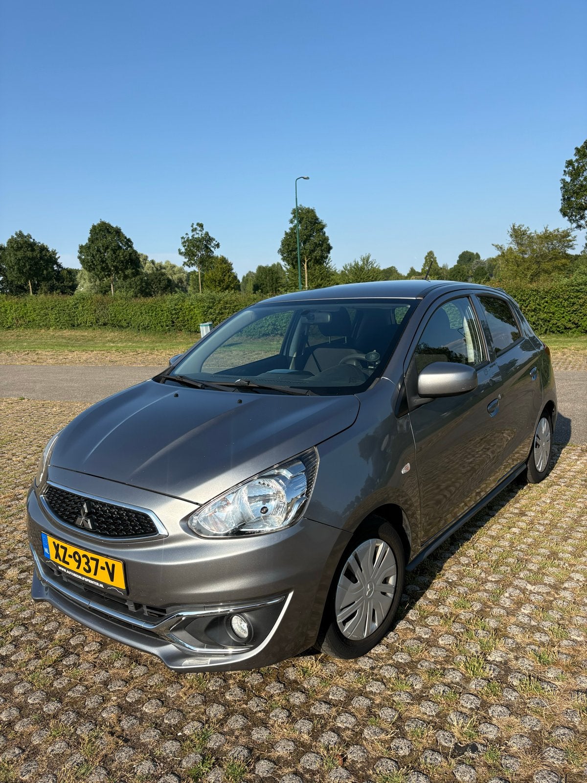 Mitsubishi Space Star 2016 Grijs, Auto's, Mitsubishi, 70 pk, Space Star, 999 cc, 23 €/maand