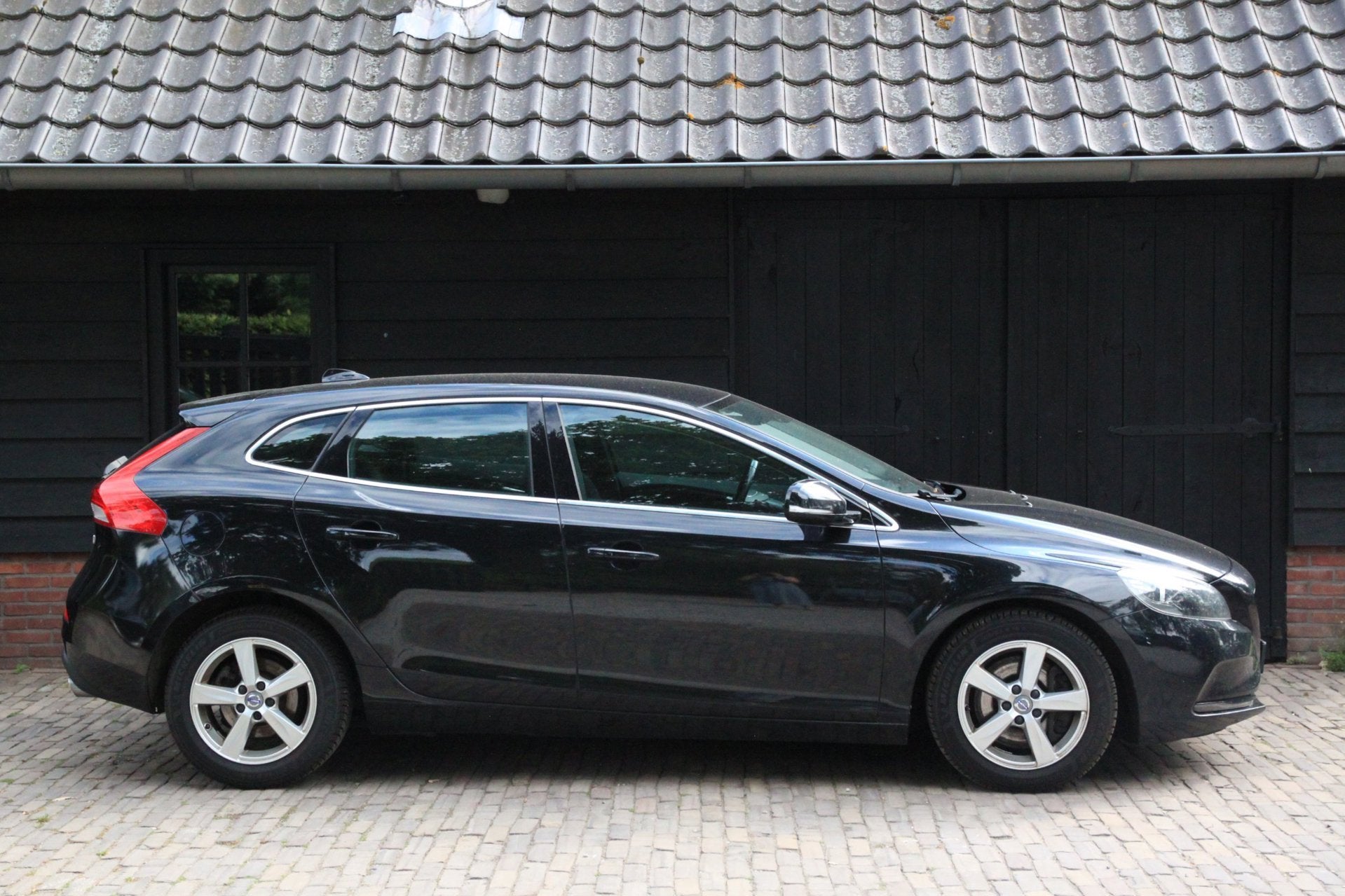 Volvo V40 2.0 D4 Summum Business Leer/Navigatie/Parkeersenso, Voorwielaandrijving, Euro 5, Automatische klimaatregeling, Zwart