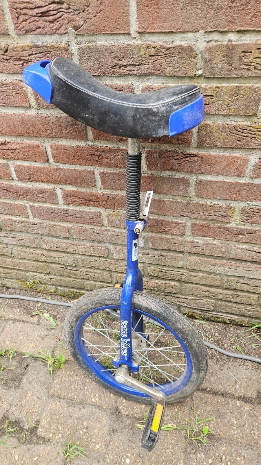 Eenwieler weinig gebruikt wel stoffig ff schoonmaken, Fietsen en Brommers, Fietsen | Eenwielers, Ophalen