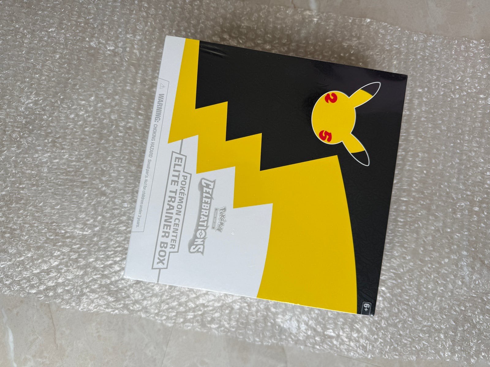 Celebrations Pokemon Center ETB, Ophalen of Verzenden, Nieuw, Overige typen, Foil