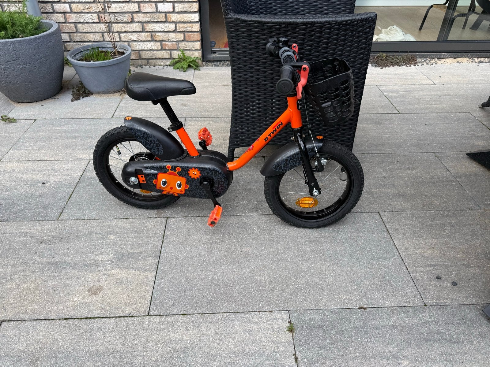 B'Twin kinderfiets 14 inch met mandje, Ophalen, Zijwieltjes, Velgrem, 16 tot 20 inch