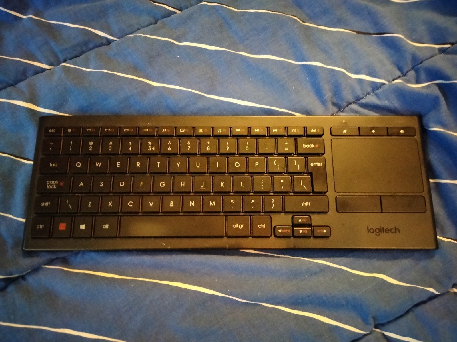 Logitech draadloos toetsenbord bluetooth, Computers en Software, Toetsenborden, Ophalen of Verzenden, Zo goed als nieuw