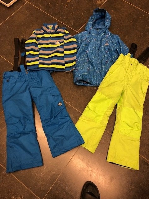 ski kleding kind, Overige typen, Ophalen of Verzenden, Onbekend, Maat 34 (XS) of kleiner