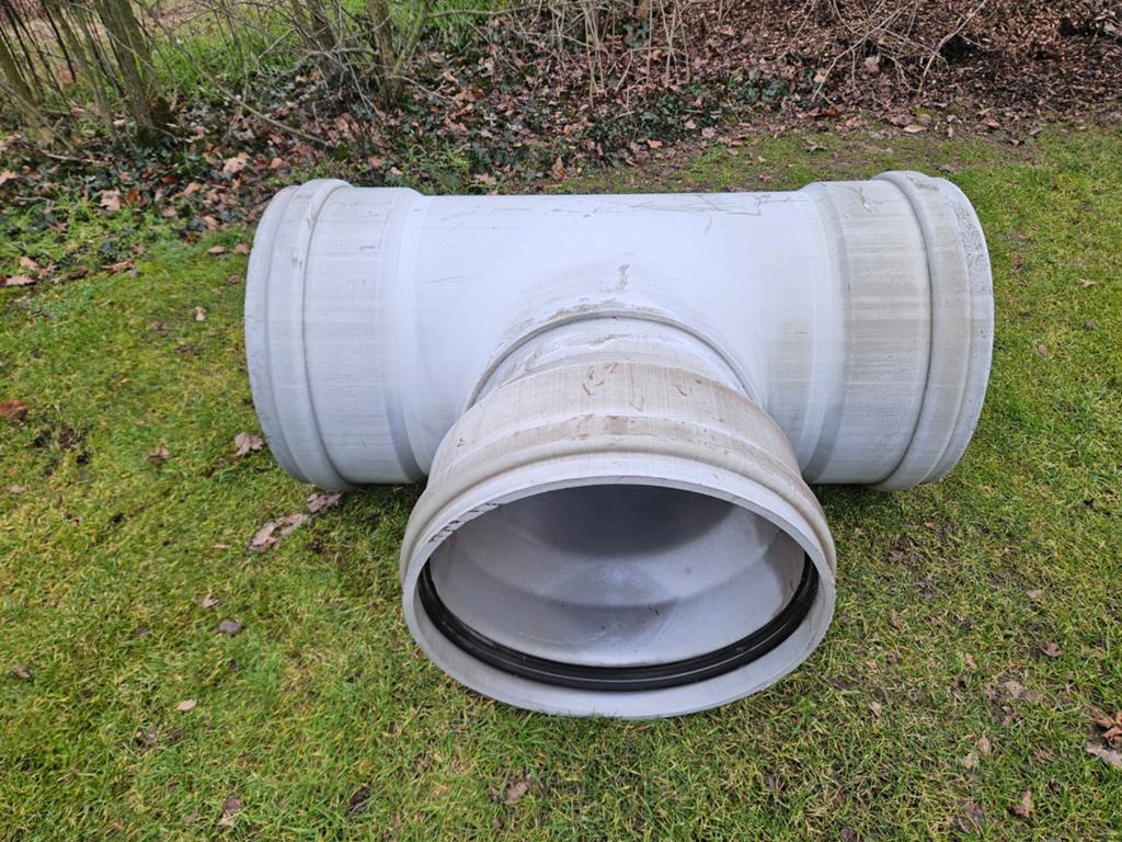 PVC T-Stuk 500x500 mm 90 SN4 met manchetring, Doe-het-zelf en Verbouw, Buizen en Afvoer, Ophalen, Afvoer, Pvc, Zo goed als nieuw