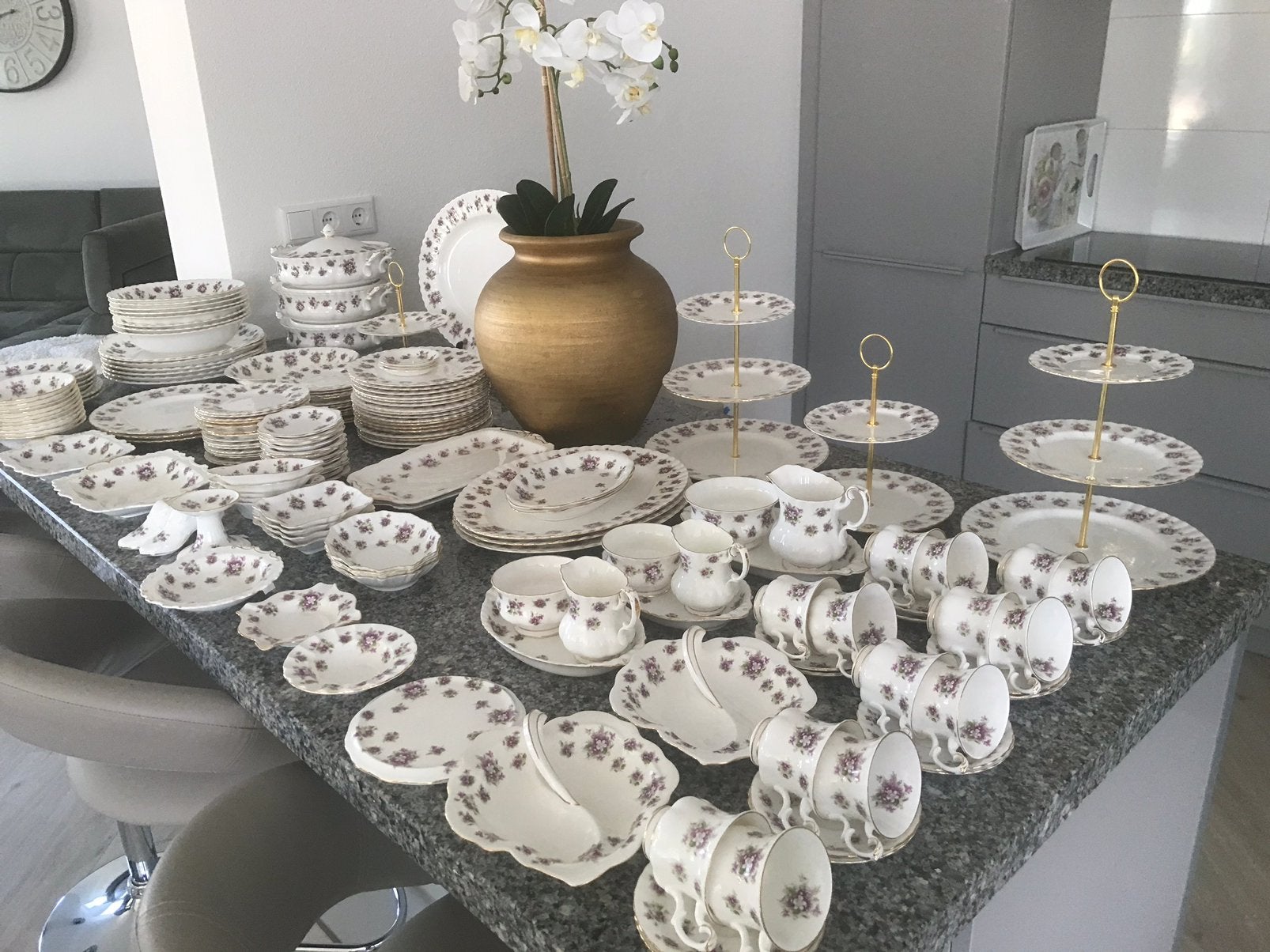 Royal albert SWEET VIOLETS VEEL SERVIES 💜💛💜💛, Ophalen, Porselein