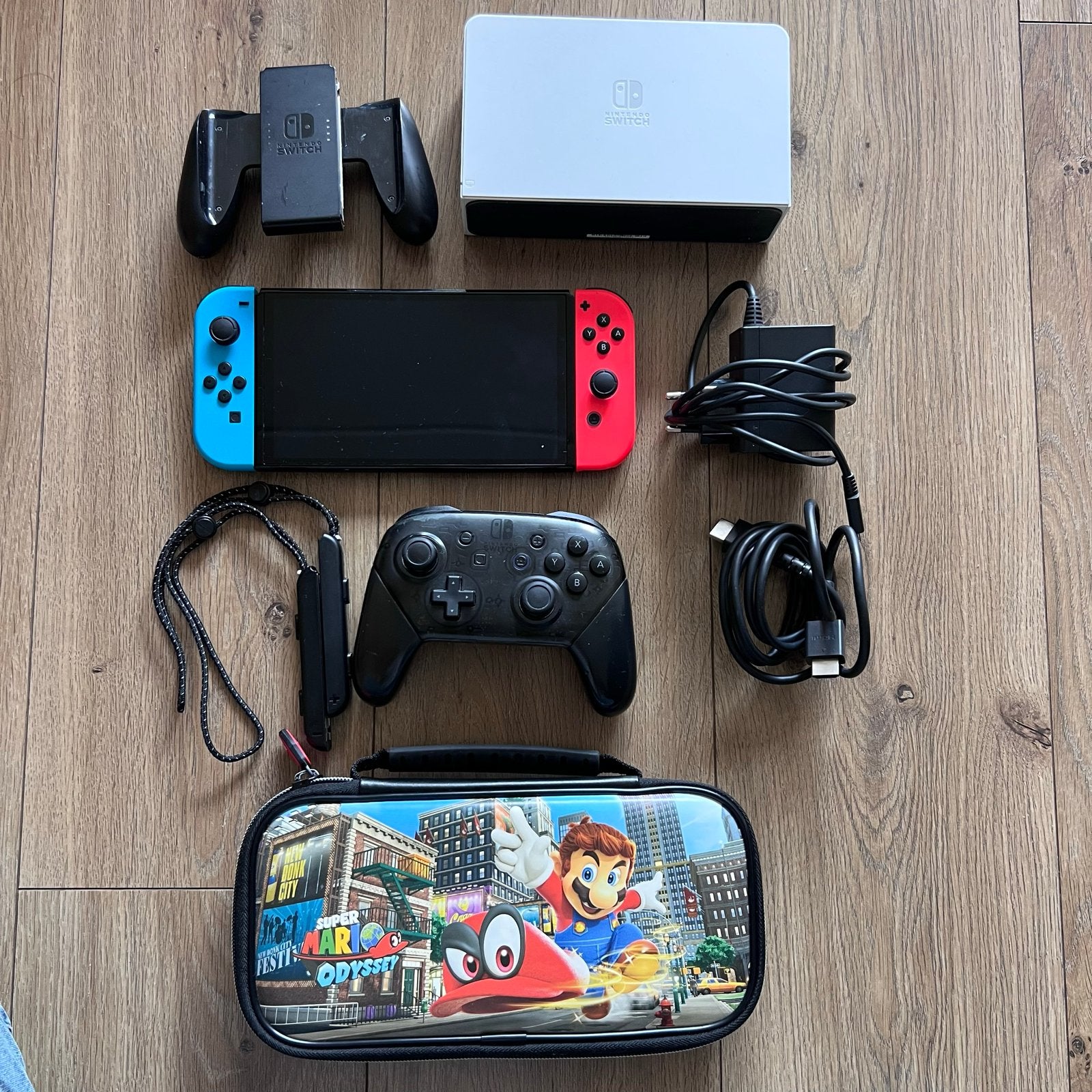 Nintendo Switch OLED + Pro Controller + Hoes (Scherm Defect), Spelcomputers en Games, Ophalen of Verzenden, Gebruikt, Met 2 controllers