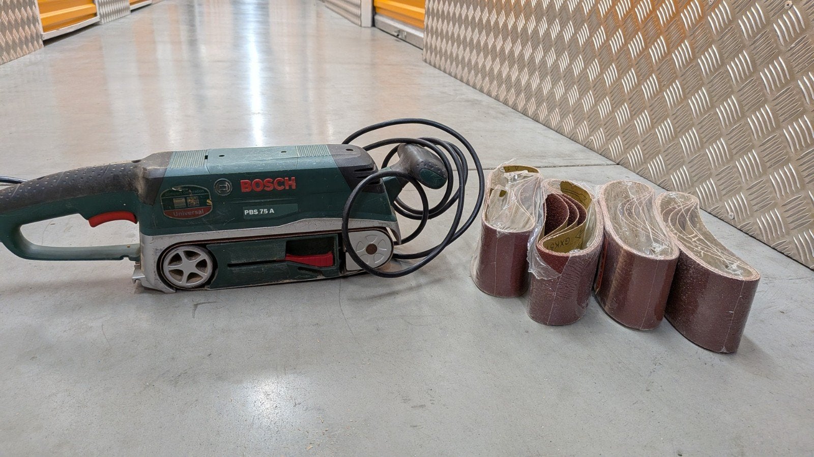 Bosch PBS 75 A bandschuurmachine met extra schuurbanden, Ophalen, Gebruikt, 600 tot 1200 watt, Bandschuurmachine