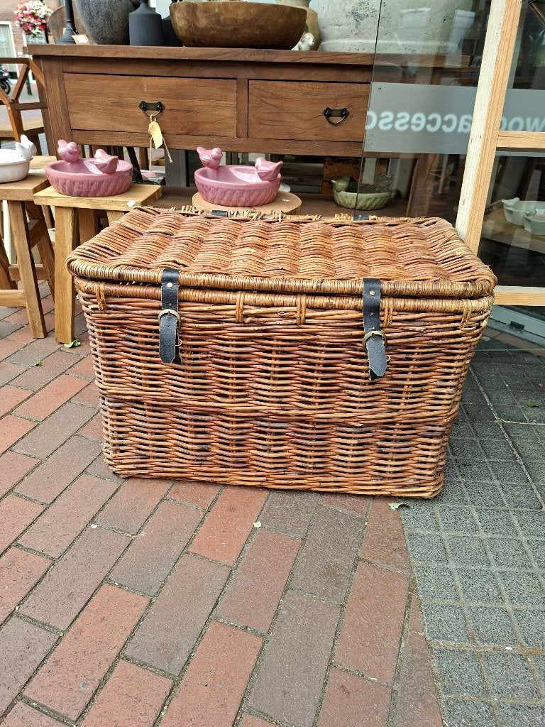 Rieten mand met deksel, Huis en Inrichting, Woonaccessoires | Schalen en Manden, Ophalen, Gebruikt, Mand, Met deksel