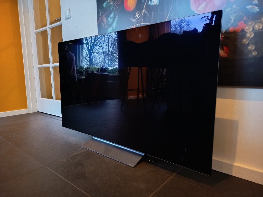 Foto 3 van OLED TV merk LG - model OLED55C24LA - 55 inch (!) - kapot