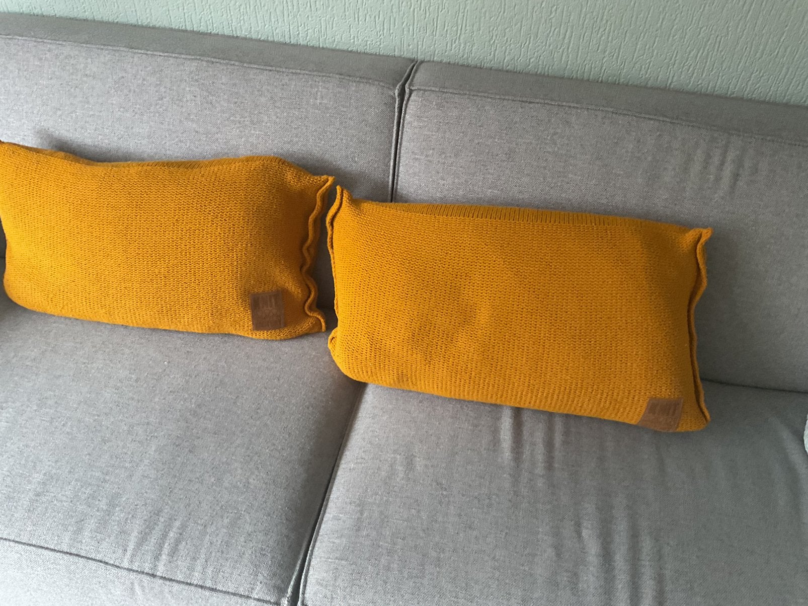 2 gele langwerpige kussens van de Knit Factory., Ophalen of Verzenden, Zo goed als nieuw, Geel, Rechthoekig