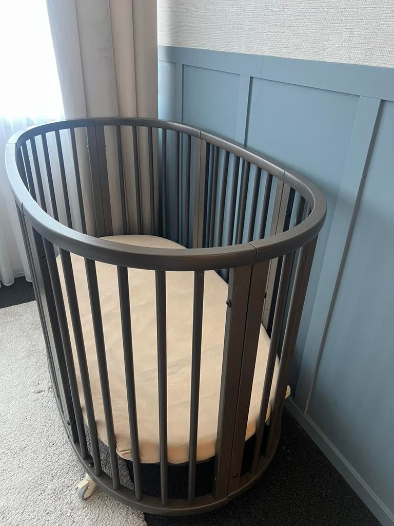 Stokke Sleepi ledikant - Hazy Grey, Ophalen, Gebruikt, Minder dan 140 cm, Matras