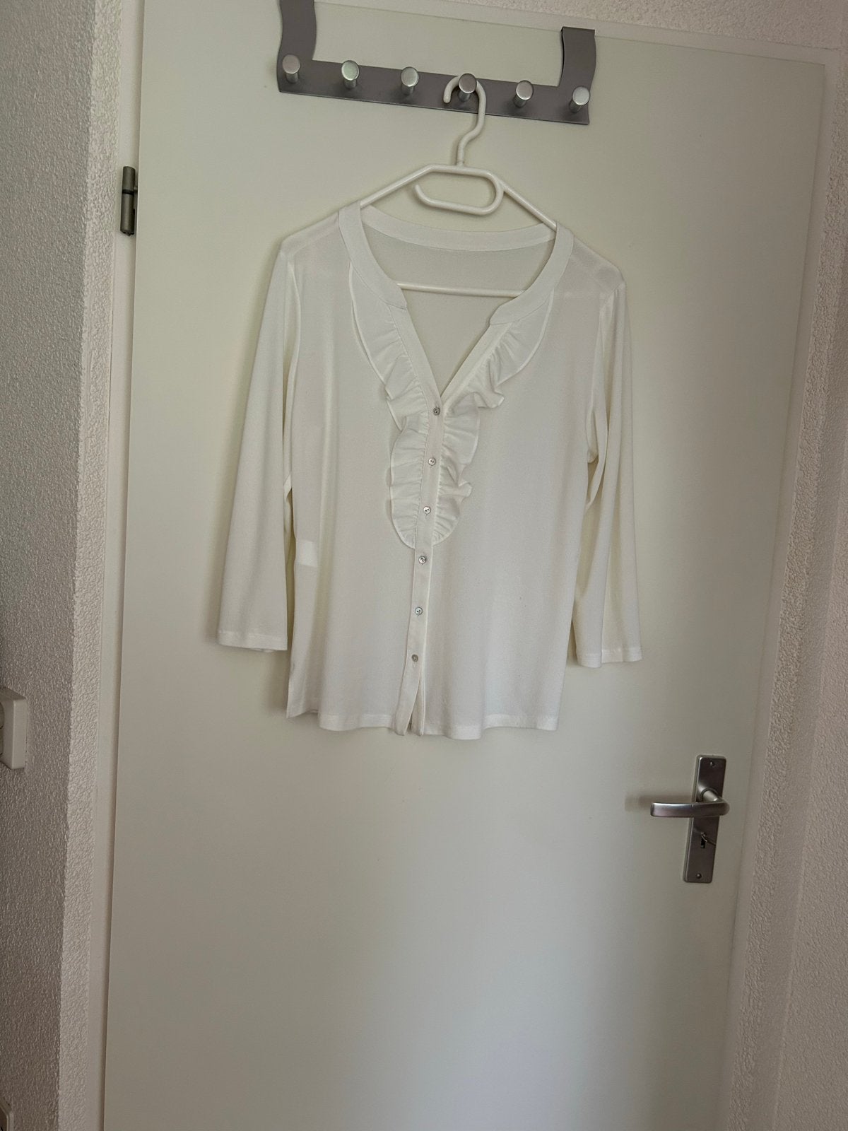 Witte blouse maat 42 met parelmoer knoopjes - CAPPUCCINI, Ophalen of Verzenden, Zo goed als nieuw, Maat 42/44 (L), Wit