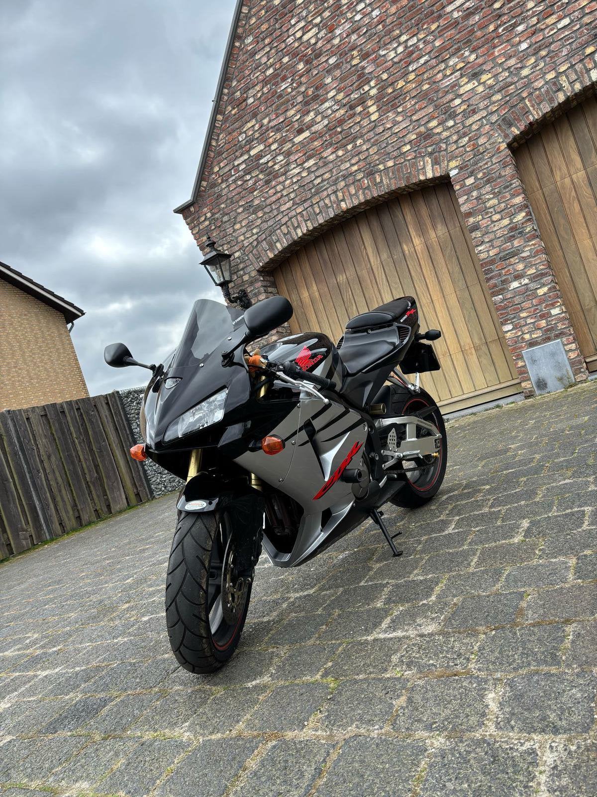 Honda CBR 600 RR - Sportieve motorfiets, 4 cilinders, Motorrijbewijs A, Gebruikt, Meer dan 35 kW