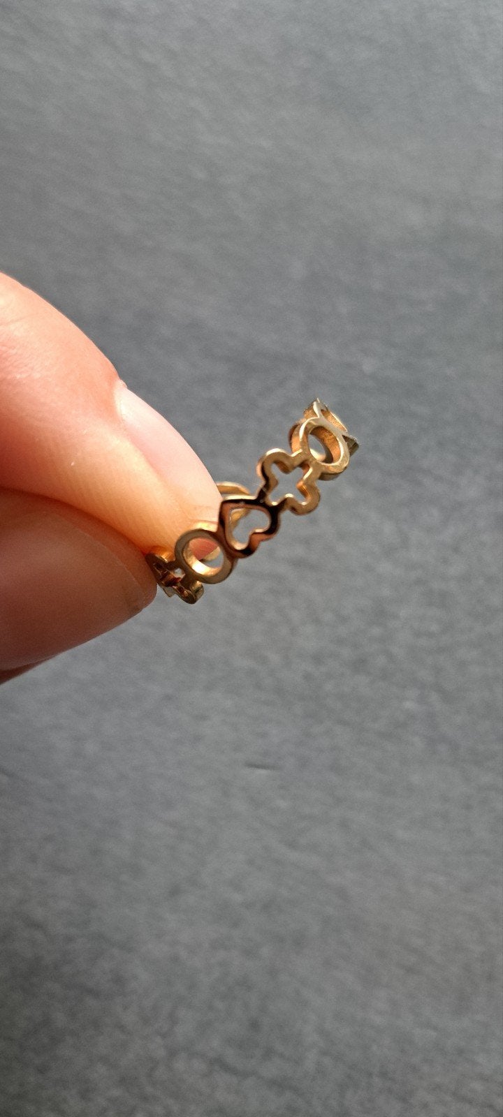 Gouden ringetje met hartjes en klavertjes vier, Overige materialen, Ophalen of Verzenden, Zo goed als nieuw, Dame of Heer