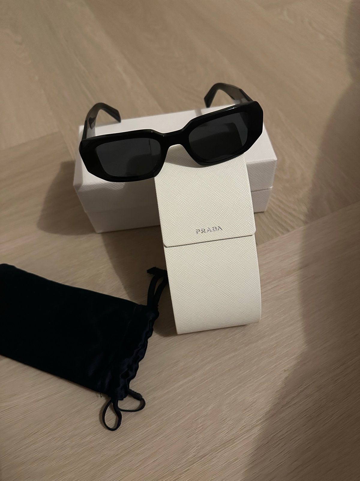 Prada Zonnebril Zwart - Zo goed als nieuw, Ophalen, Zonnebril, Prada, Zwart
