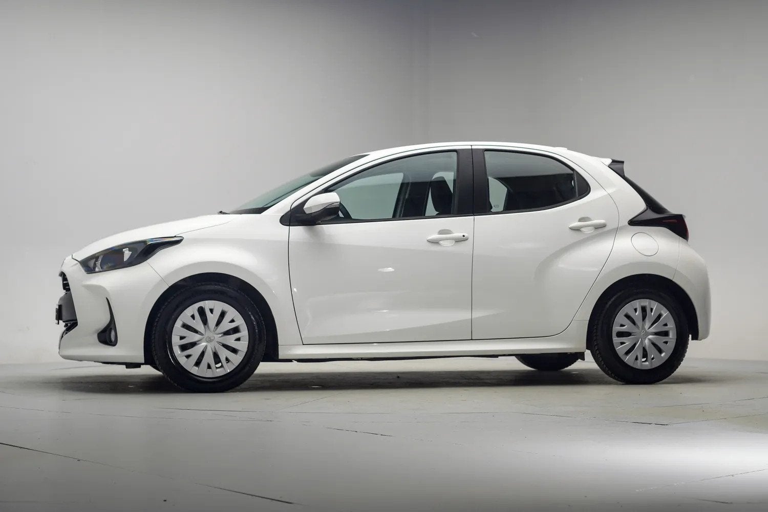 Toyota Yaris 1.5 Hybrid Active Aut. [ Navi Airco cruise Came, Auto's, Automaat, Dealer onderhouden, Gebruikt, 450 kg