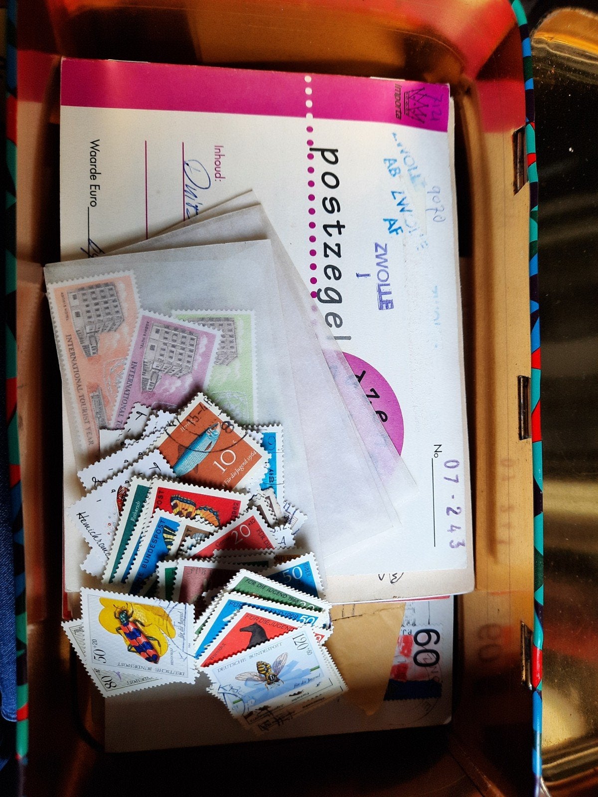 Doos postzegels gestempeld en postfris, Verzenden