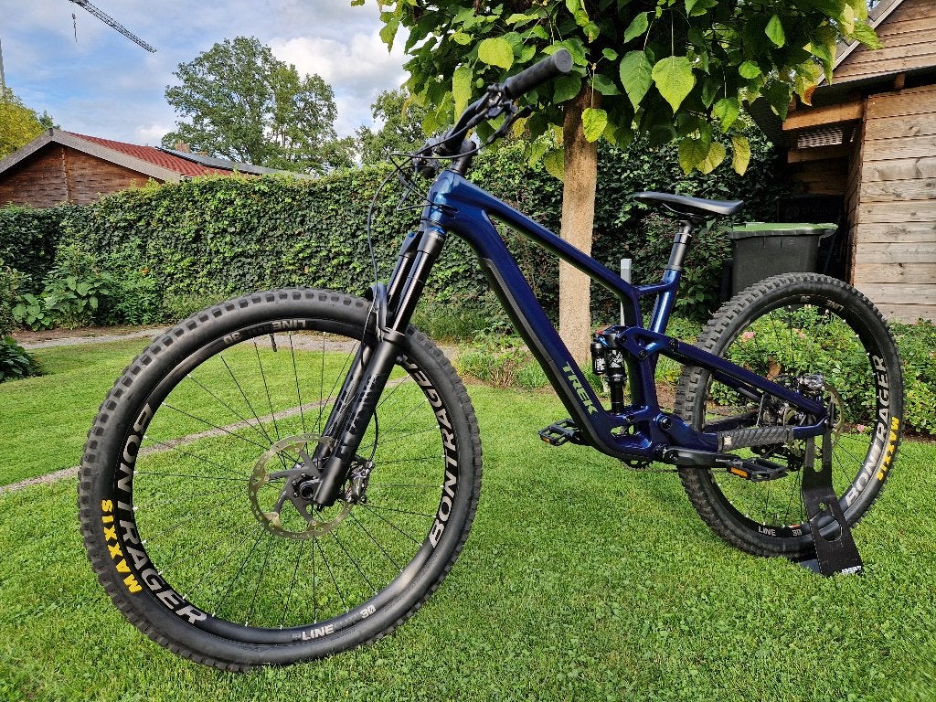 Foto 6 van Trek Fuel EX 9.8 Carbon 29er Fully Mountainbike (Nieuwstaat)