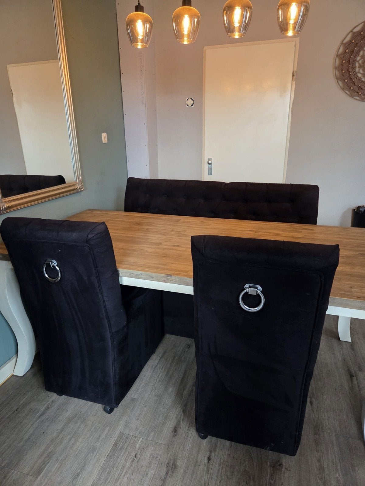 Eettafel en salontafel, Ophalen