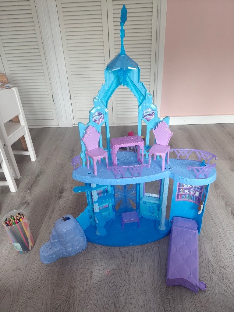 Elsa frozen castle toy with both dolls, Ophalen, Gebruikt, Plastic