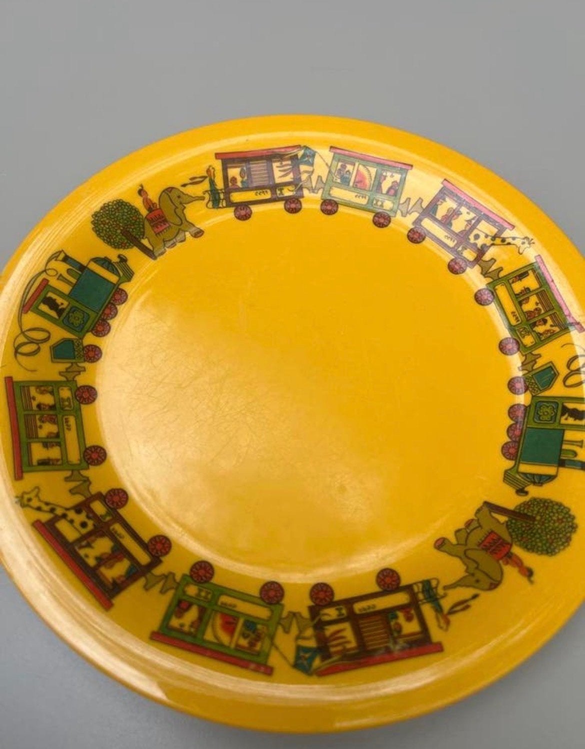 Vintage Melamine Kinderbord Treintjes & Dieren Geel, Ophalen of Verzenden, Gebruikt