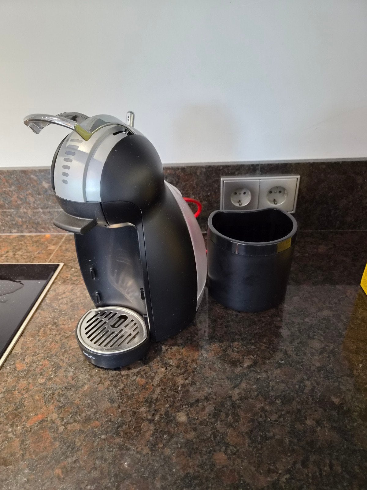 Nescafé Dolce Gusto koffiezetapparaat met capsules, Ophalen, Koffiemachine, Zo goed als nieuw, 1 kopje
