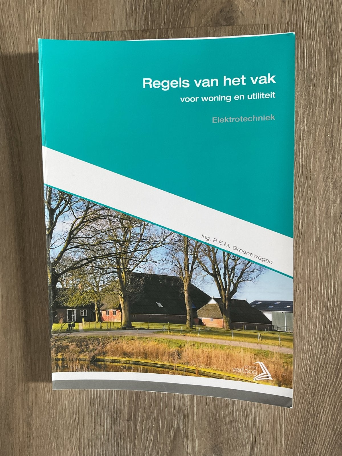 Regels van het vak: Elektrotechniek voor woning en utiliteit, Ophalen of Verzenden, Beta, Zo goed als nieuw, MBO