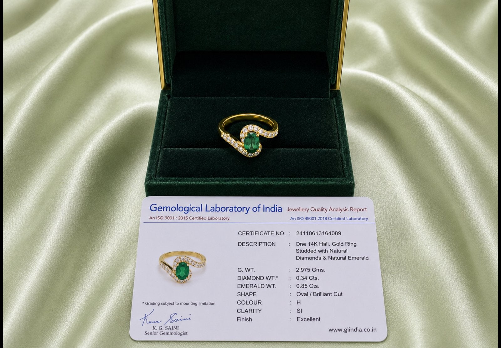 Ring goud met diamanten en smaragd, Nieuw, Ophalen of Verzenden, 17 tot 18, Dame