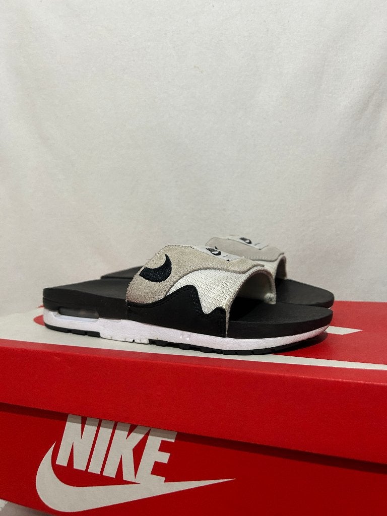 ALS NIEUW! Maat 38,5 - Nike Air Max 1 Slide Black White, Slippers, Zwart, Nike, Ophalen of Verzenden