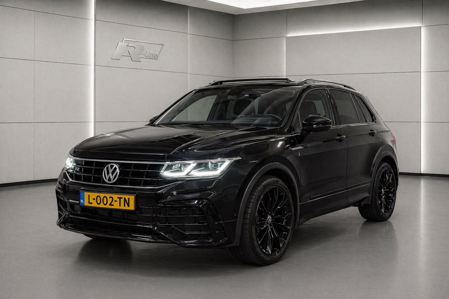 Volkswagen Tiguan 1.5 TSI R-Line /Pano/IQ /Keyless/ DSG 2021, Auto's, Volkswagen, 1441 kg, 4 cilinders, 150 pk, Zwart