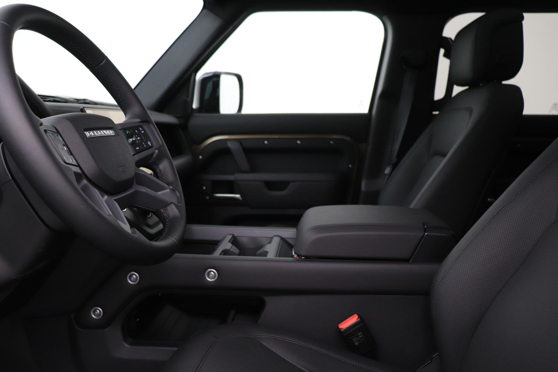 Land Rover Defender 110 P300e X-Dynamic HSE | SATIN | Luchtv, Auto's, Automaat, Stof, Gebruikt, 4 cilinders