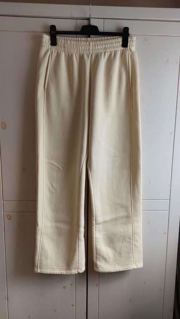 Amisu New Yorker jogging broek maat 42, Kleding | Dames, Broeken en Pantalons, Zo goed als nieuw, Maat 42/44 (L), Geel, Lang, Verzenden