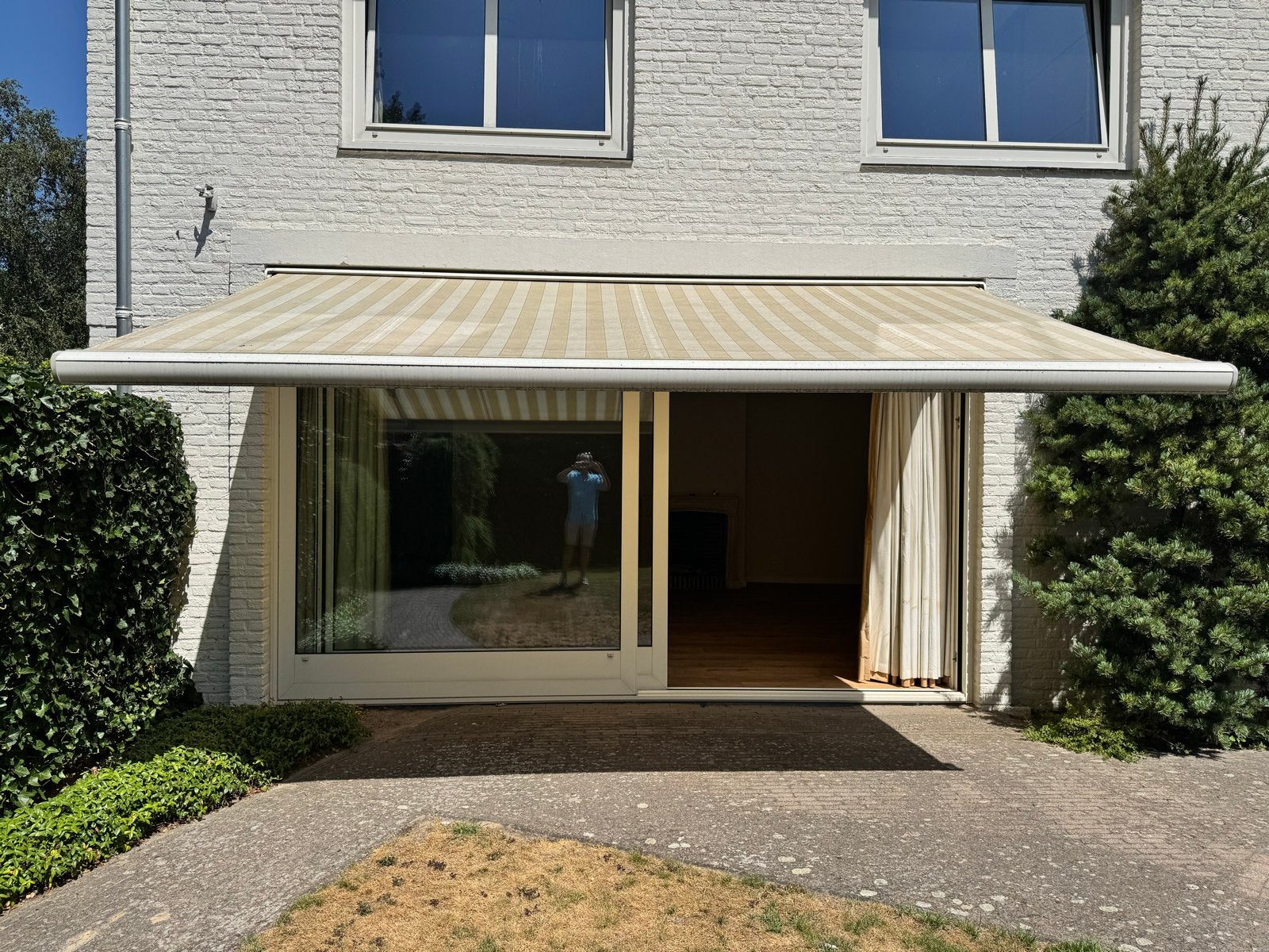 Elektrische Zonneluifel 450 cm - Geel/Wit Gestreepte Doek, Tuin en Terras, Zonneschermen, Ophalen, Gebruikt, 450 cm of meer, Elektrisch